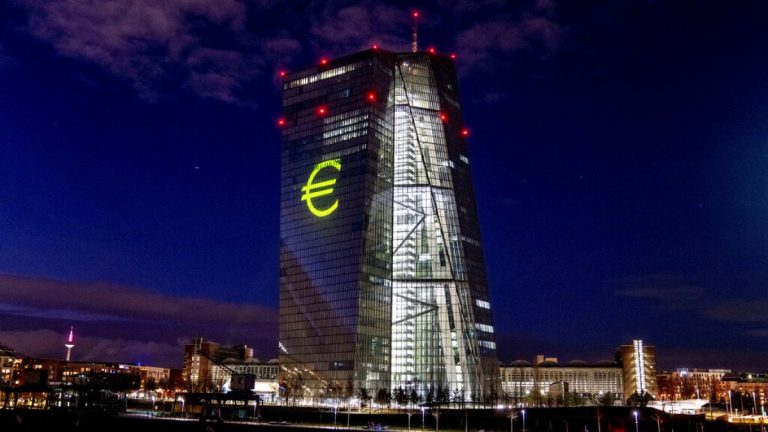 Avrupa Merkez Bankası faiz oranlarını %4 gibi rekor bir seviyede tuttu.