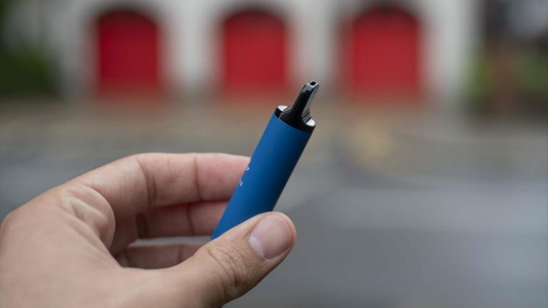 Sosyal medya gençler arasında sigara içme olasılığını artırıyor