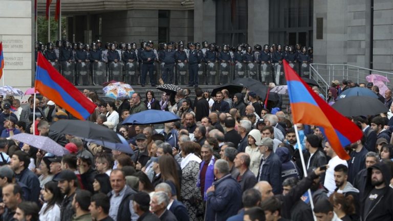 Ermenistan'da dört köyün Azerbaycan'a iadesi sonrası protesto