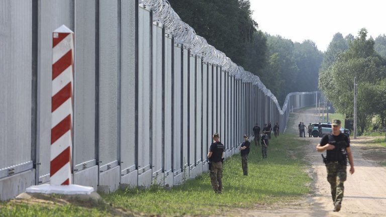 Polonya güvenlik nedeniyle Belarus sınırını güçlendirmeyi planlıyor