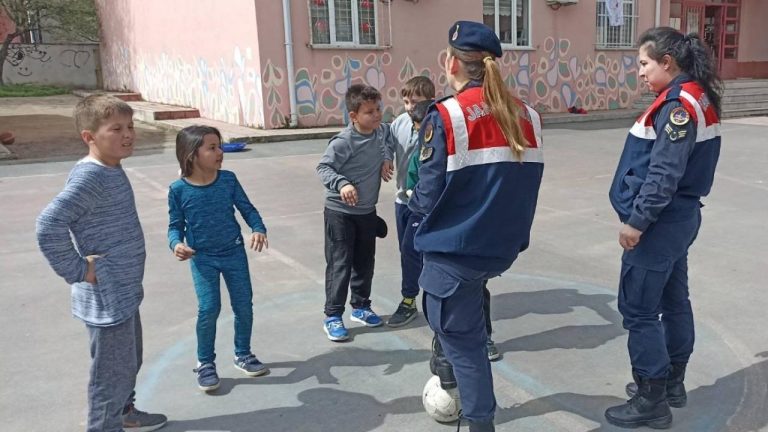 Edirne'de jandarma eğitim faaliyetleri sürüyor