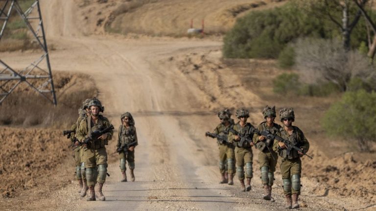 Gazze'nin güneyinde 8 İsrail askeri öldürüldü