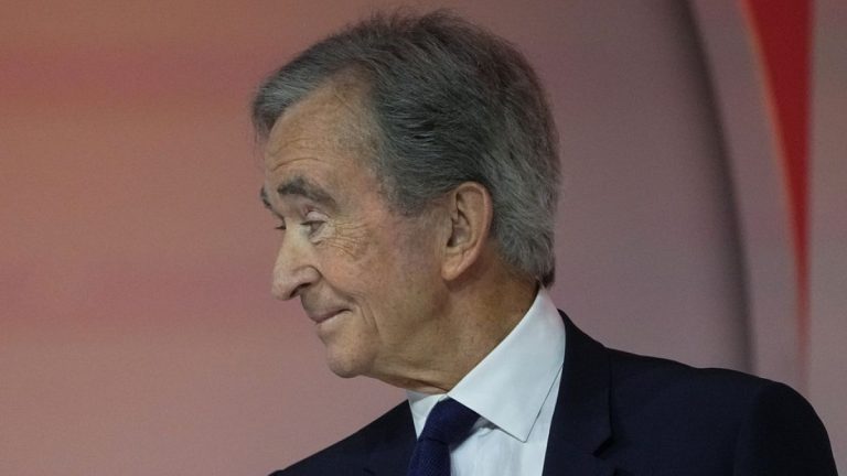 Milyarderlerin savaşı: Arnault dünyanın en zengini unvanını Bezos'a kaptırdı
