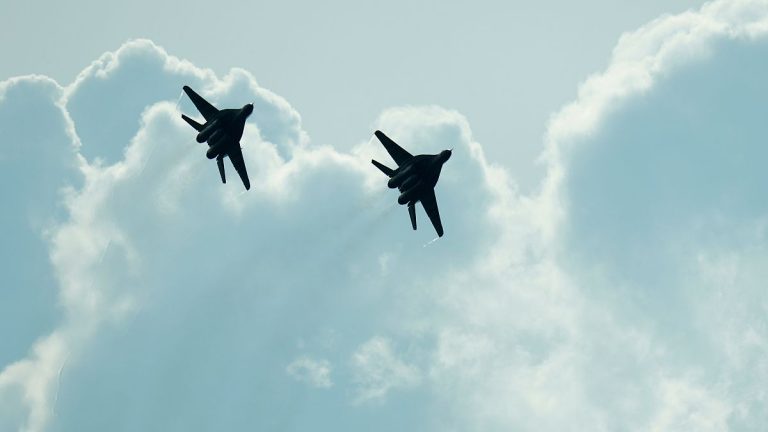 Önceki hükümetin Slovakya'da Ukrayna'ya uçak vermesinin yasa dışı olduğu iddia edildi