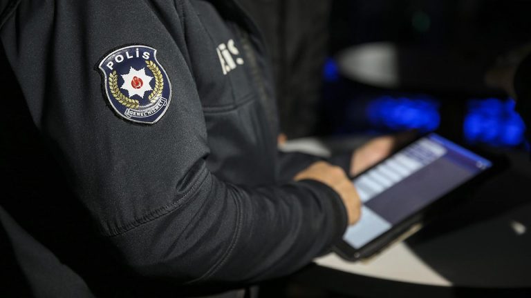 Yolu trafiğe kapatan düğün konvoyuna ait 5 TIR'a para cezası