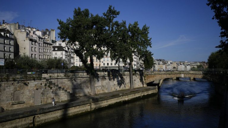 Seine Nehri'ndeki Olimpiyat öncesi triatlon etkinliği su kalitesi sorunları nedeniyle iptal edildi