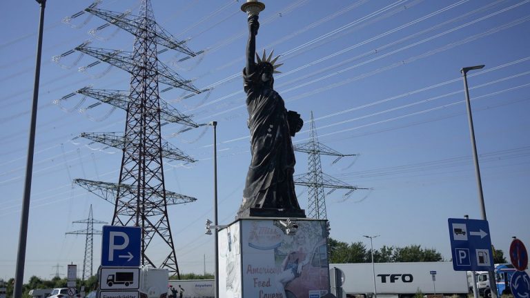 Euro Bölgesi ekonomisi büyürken Alman ekonomisi küçüldü