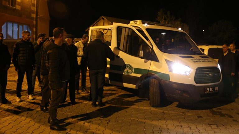 Muş'ta yorgun bir kurşun küçük kızı hayatından alıp götürdü