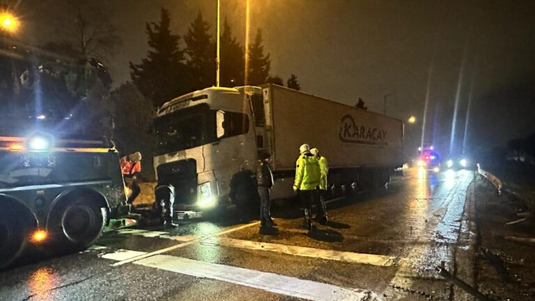 D-100 Yol Mülkiyeti Trafiğe Kapalı