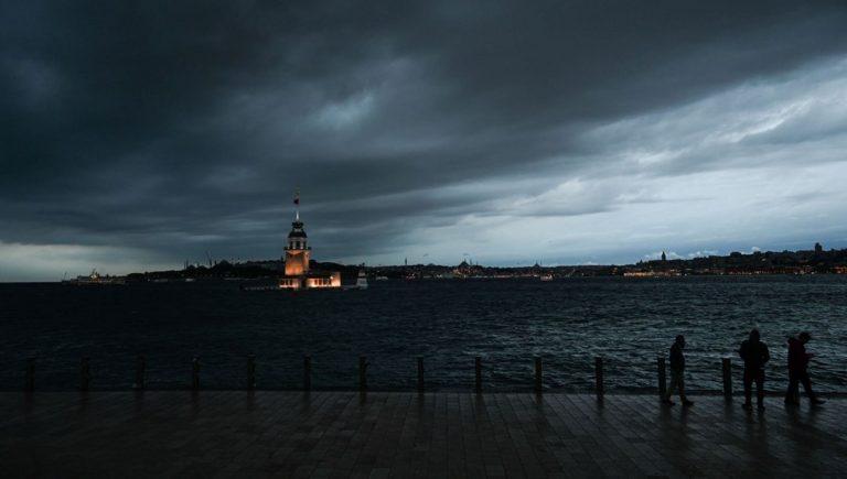 Meteorolojiden yeni uyarı: Bugün yine fırtına ve kuvvetli sağanak var