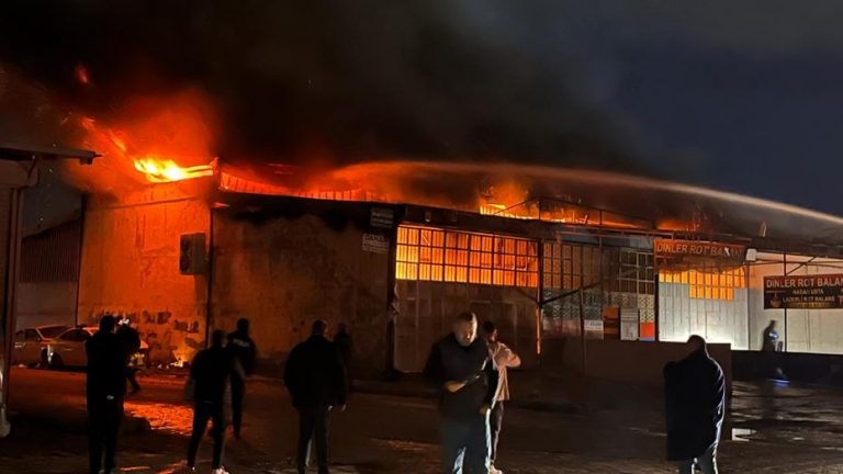 Hatay’daki sanayi bölgesinde alevler yükseldi