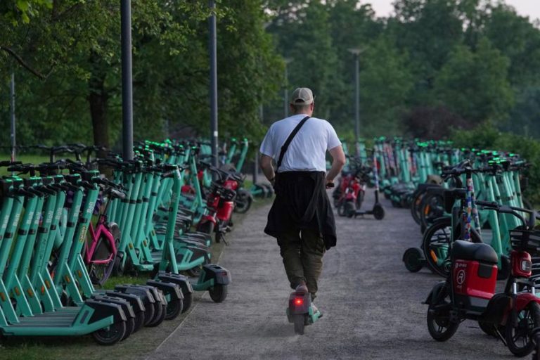Elektrikli Scooter Yönetmeliğinde Yenilik: Kullanım Alanları Yazılımla Belirlenecek