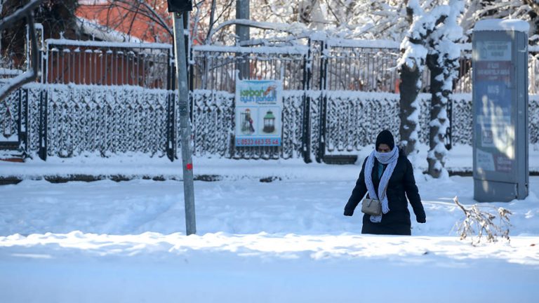 Meteoroloji’den 45 ile kar ve fırtına alarmı: Sıcaklıklar 10 derece azalacak!